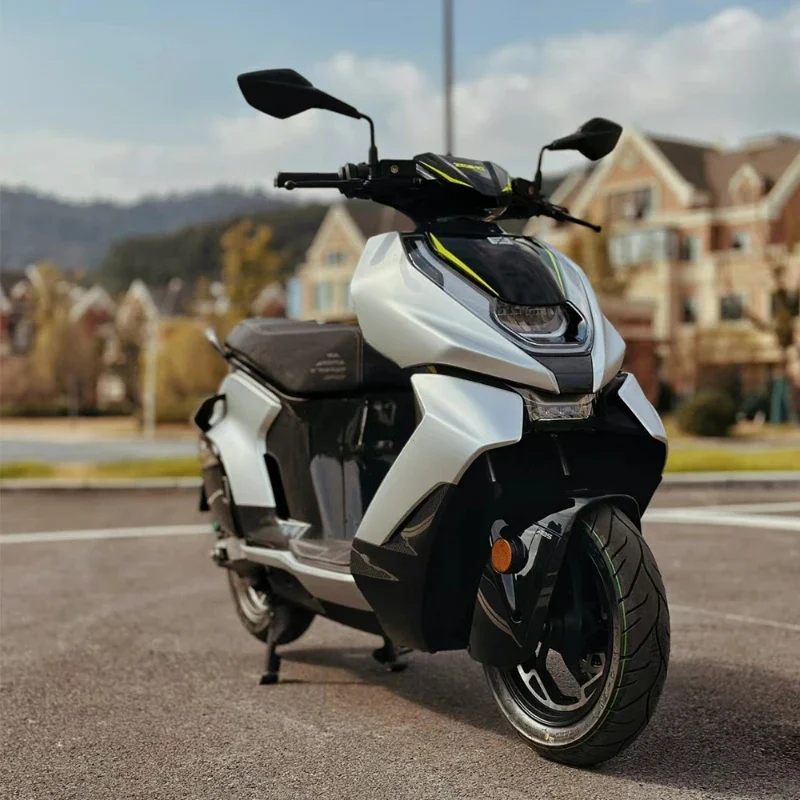 High power motorcycle high rigidity frame 12.5kw 69v64Ah detachable extraction dual battery high battery life 2 groups