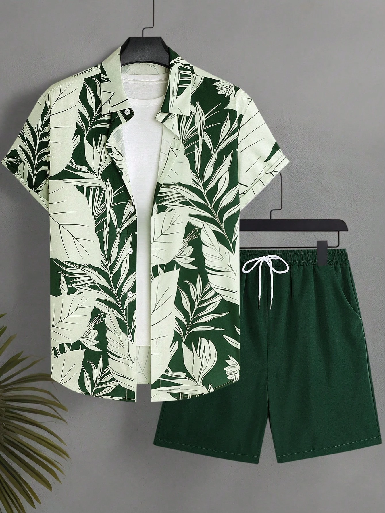 2026 Men's Minimalist Floral Print Summer Shirt and Shorts Set—Hawaiian-Style Casual Fashionable and Breathable Men's Set view 3