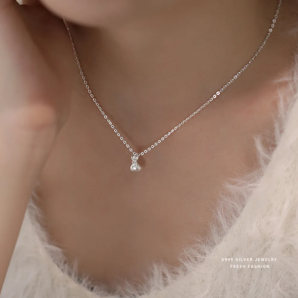 Fashion, simple, light and luxurious, small fashion, delicate and fashionable collarbone chain