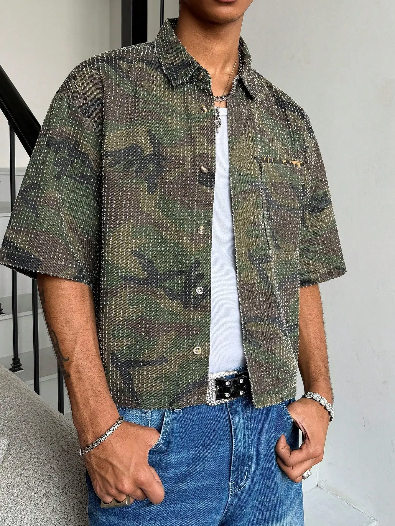 Men's Camo Jacquard Cropped Short-Sleeve Shirt with Leopard Trim Pockets, Drop Shoulder Button-Up Streetwear Shirt