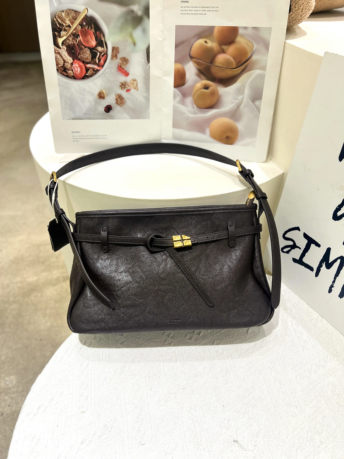 

Женская сумка на одно плечо в стиле ретро, роскошная пригородная сумка через плечо с металлическим синим декором, высококачественная большая сумка