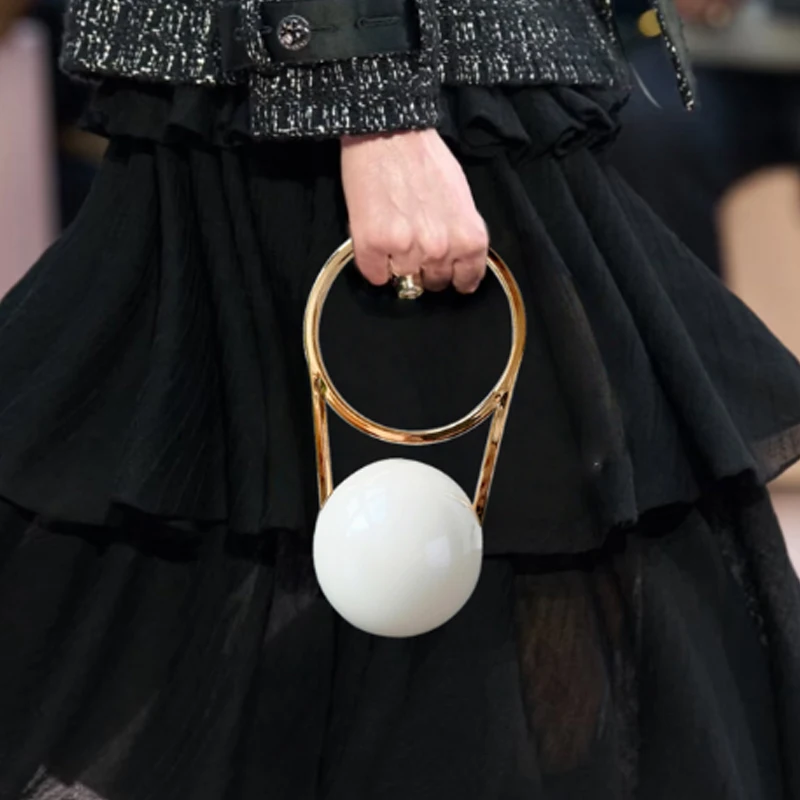 Bolso de mano de lujo para mujer, cartera de mano redonda de Metal dorado y blanco perla para novia, bolso de mano para banquete de noche, bolso cruzado para fiesta y día