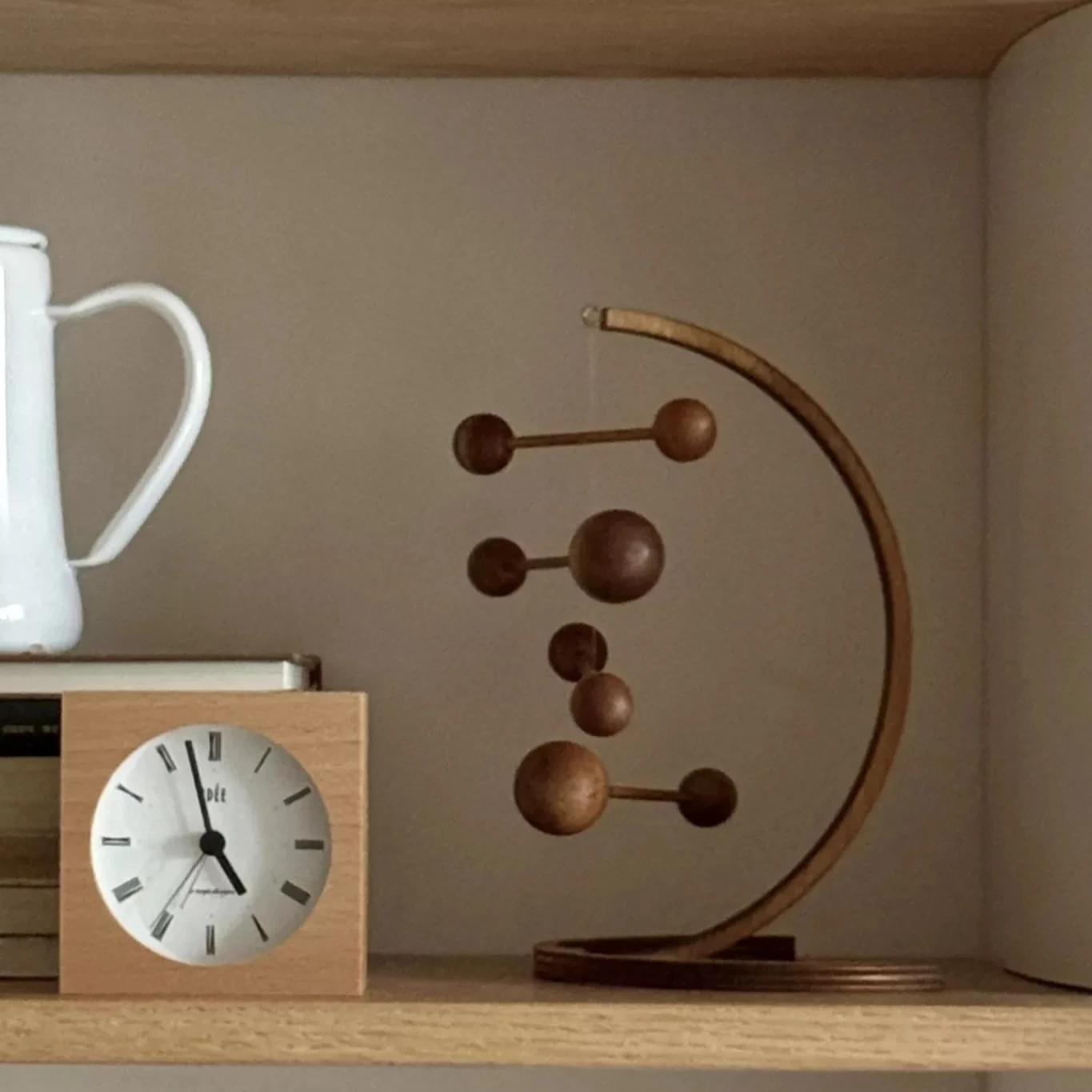 Classic Hot Bending Wooden Home Decoration Sculpture Living Room Book Desktop Dynamic Balance Decoration