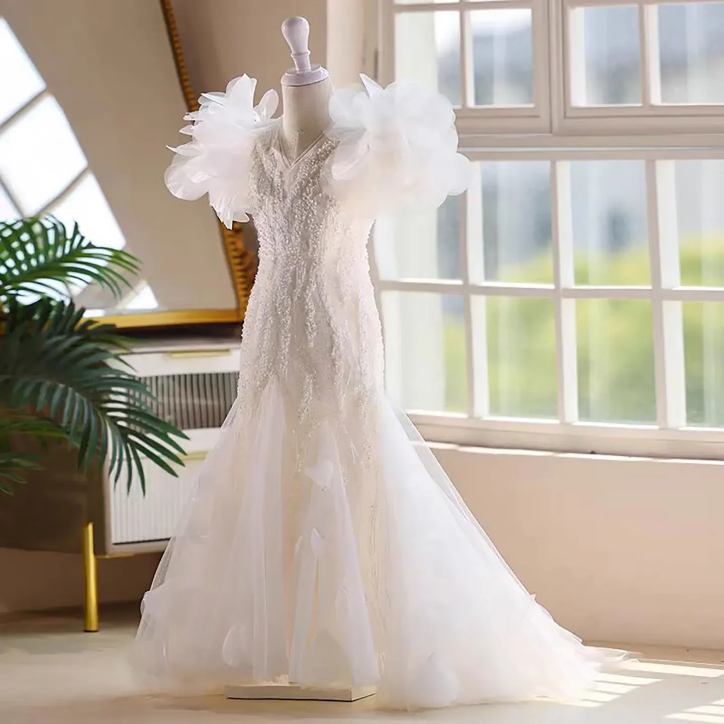 مخصص الأبيض ريشة مطرز زهرة فتاة اللباس أول عيد الميلاد حفل زفاف الأميرة ثوب Fساتين اطفال Sheerese بن