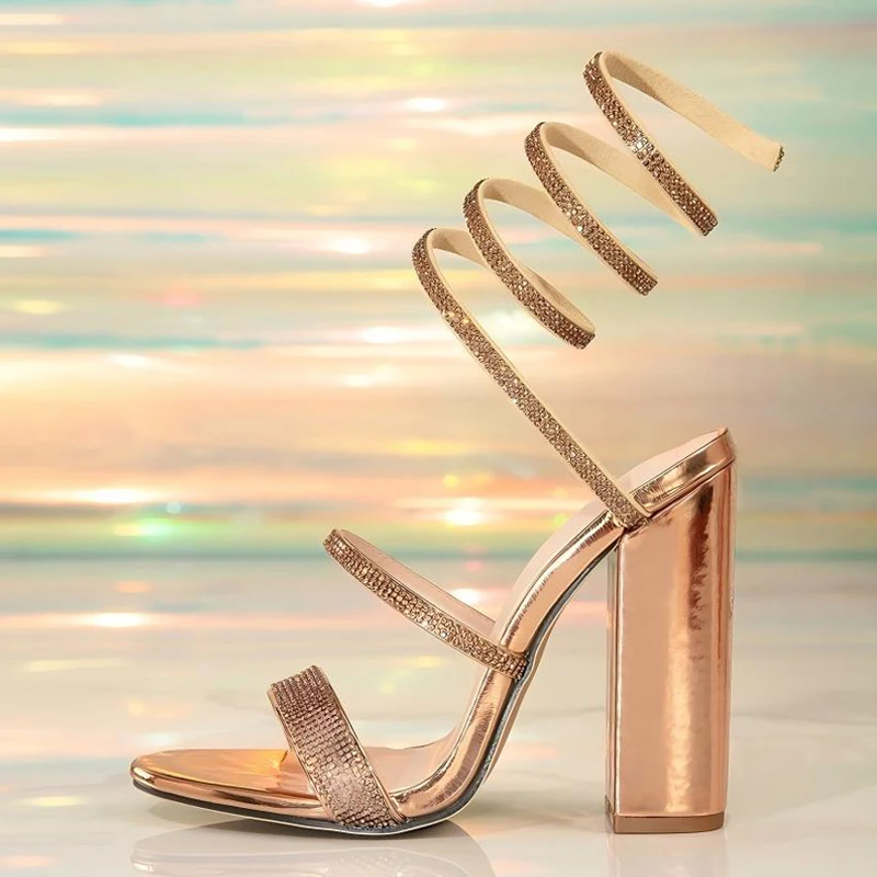 صنادل Liyke ذات طراز جميل وأحجار الراين اللامعة بحزام الكاحل للنساء أحذية الزفاف والحفلات الراقصة مثيرة مفتوحة من الأمام بكعب عالٍ سميك باللون الذهبي #6