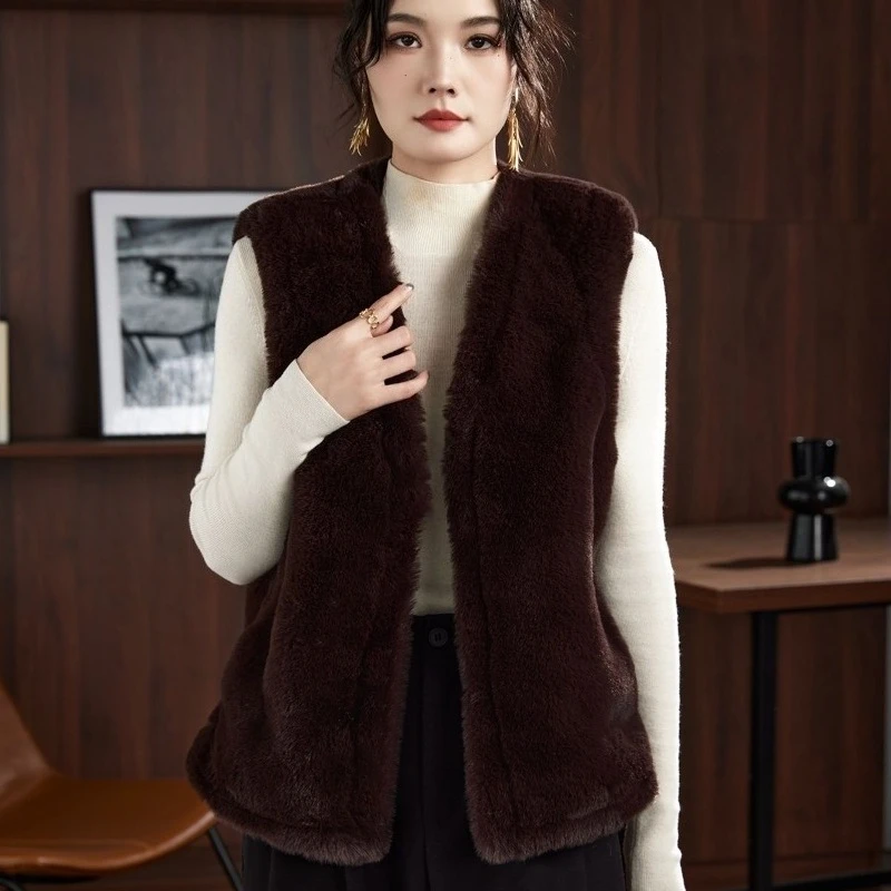 Hot Sale Winter Jacket Vest Women's Short faux Fur Blazer with Detachable Hood Fashionable Slimming Design​