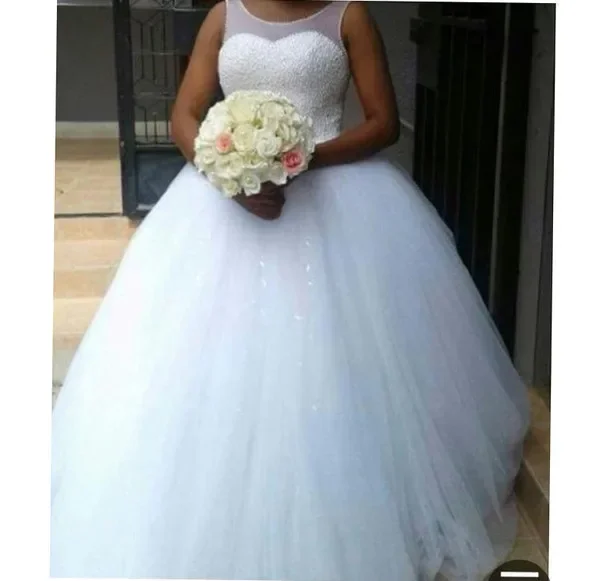 Customized Top Quality Ball Gown Scoop Tull Beaded Custom Made Bridal Gown Wedding Dresses 2021