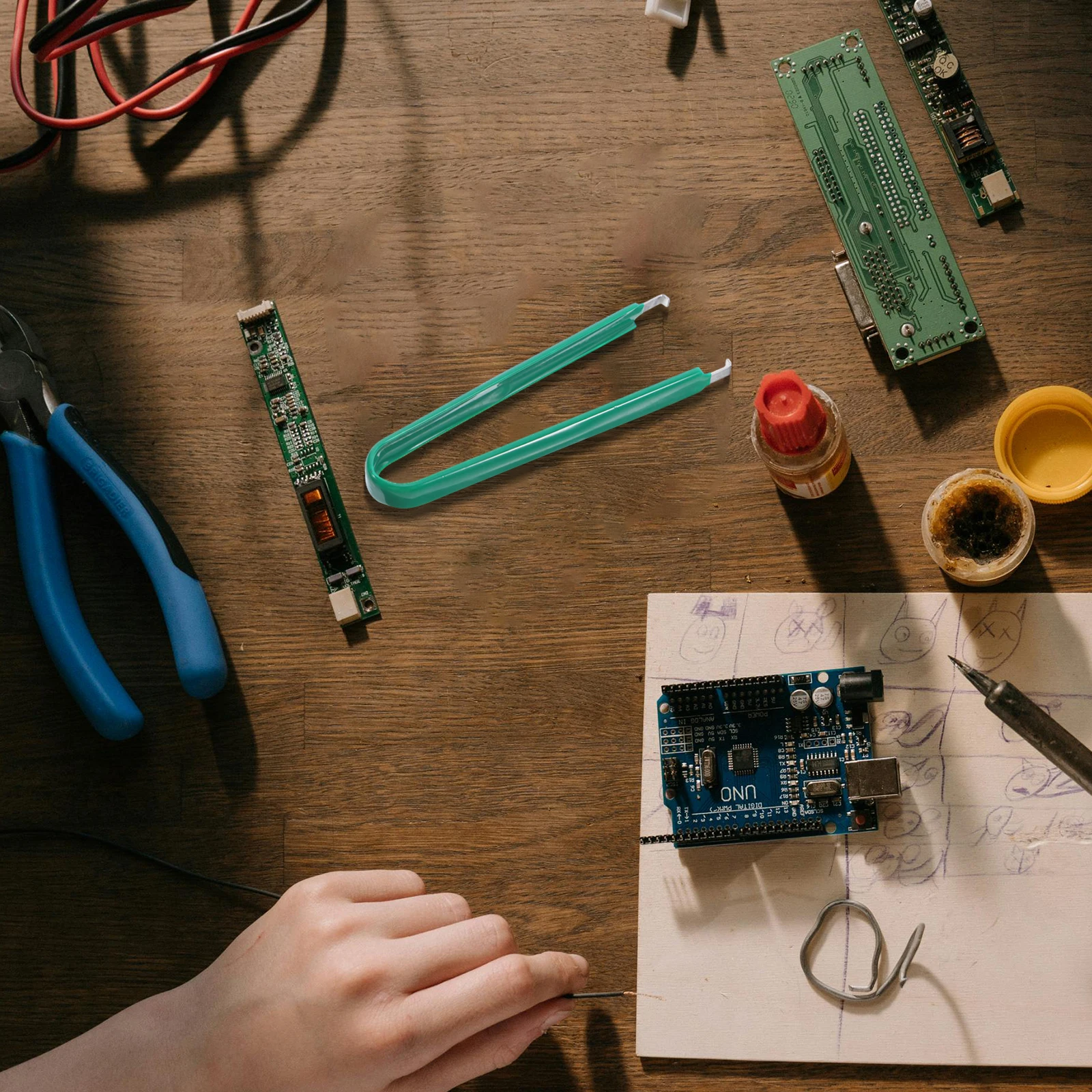 

Chips Extractor Electronic Component Catcher Tweezers Plastic Grabbers for Fingers