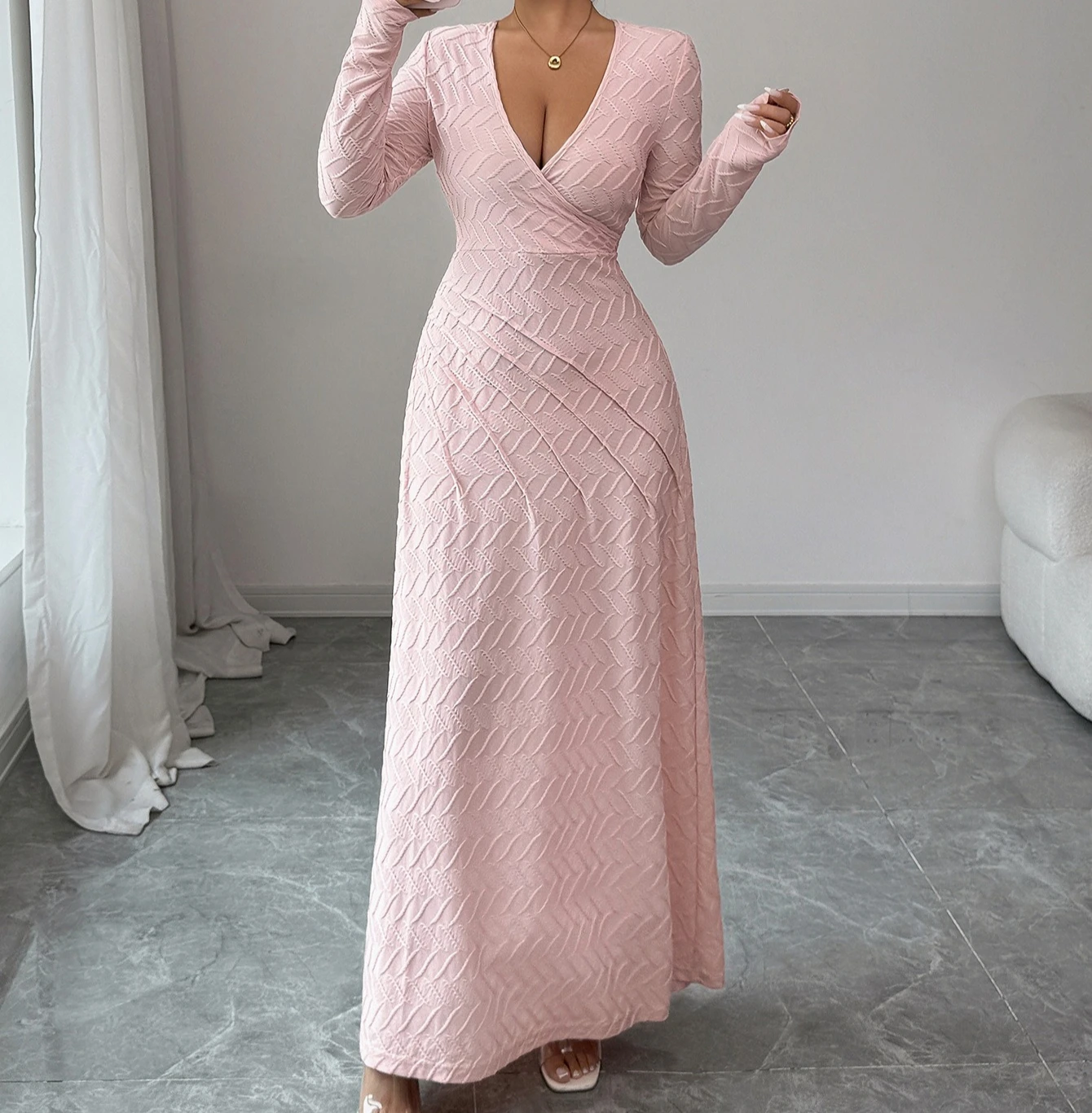 فستان أنيق بأكمام طويلة على شكل حرف V عميق فستان نسائي لخريف وشتاء 2025