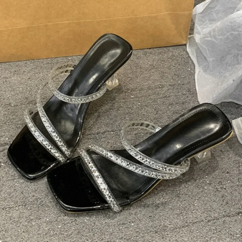 

Прозрачные женские модные туфли с открытым носком и противоскользящим и износостойким тонким каблуком с прозрачным ремешком и кристаллами