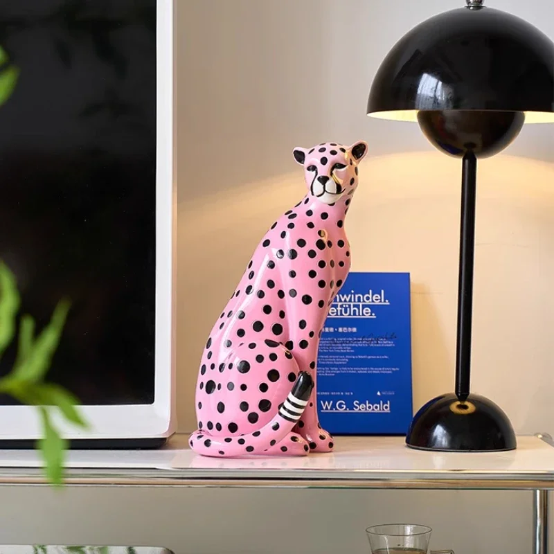 

Light luxury home decoration Pink animal figurine Resin leopard model ornament Creative Cute Living Room Bedroom Desk Decoration