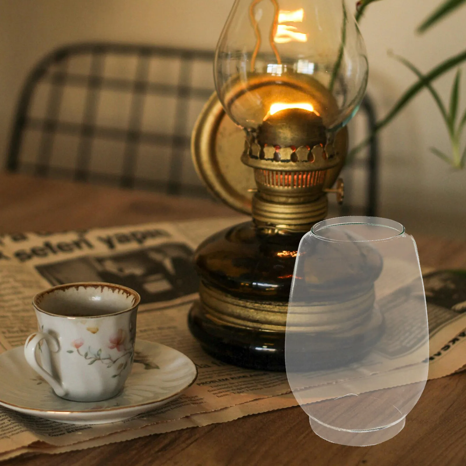 2Pcs Vintage Oil Lamp Shade Clear Glass Chimney Lamp Globe Replacement Soft Light Diffuser for Living Room Bedroom