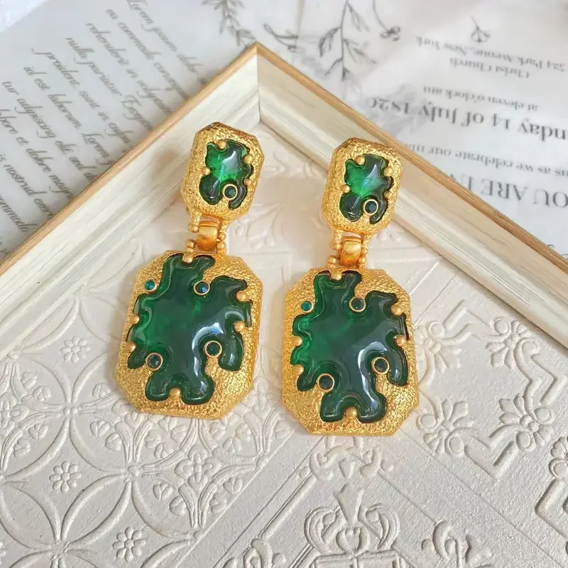 

Vintage Palace stintage Palace style antique reengraved copper gold plated earrings Green elegant ear clips without ear piercing