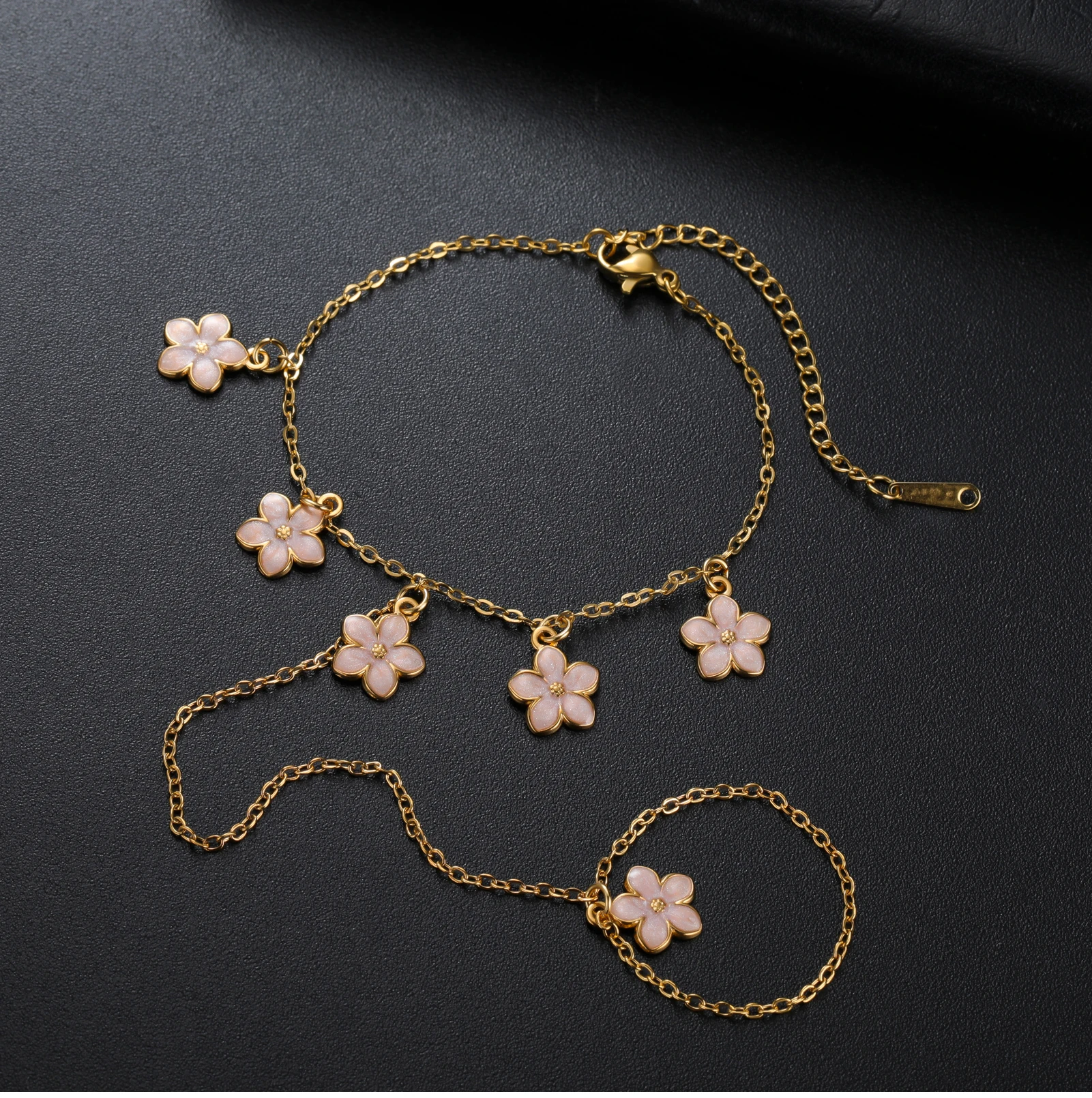 CoolTime Niedliche Armbänder aus Edelstahl mit rosa Blüten und Ring, zierliche Emaille-Sakura-Kette, verstellbar, Geschenk für Frauen – Detail 10