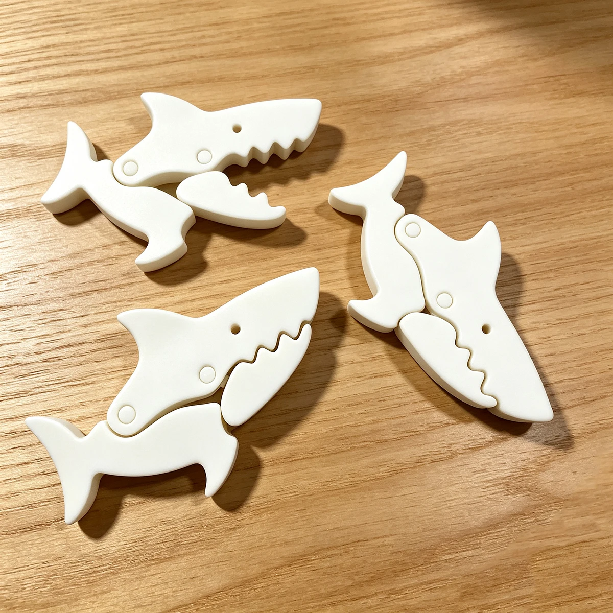 3D White 3-Pack Shark-Shaped Sealing Clips, Creative Food Bag Sealing Clips, Moisture-Proof and Fresh-Keeping Kitchen Gadgets for Snack and Tea Plastic Bags