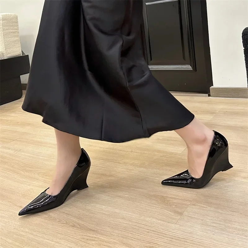 

Women's White Patent Leather Pointed Toe Wedge Pumps,Elegant Unique Sculptural Heel Slip-On Heels for Office&Party,Drop Shipping