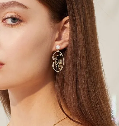 Chinese Style Vintage Jewelry Gold Color Alloy Sparkly Rhinestone Bridge Earrings for Women Big Hollow Geometric Drop Earrings