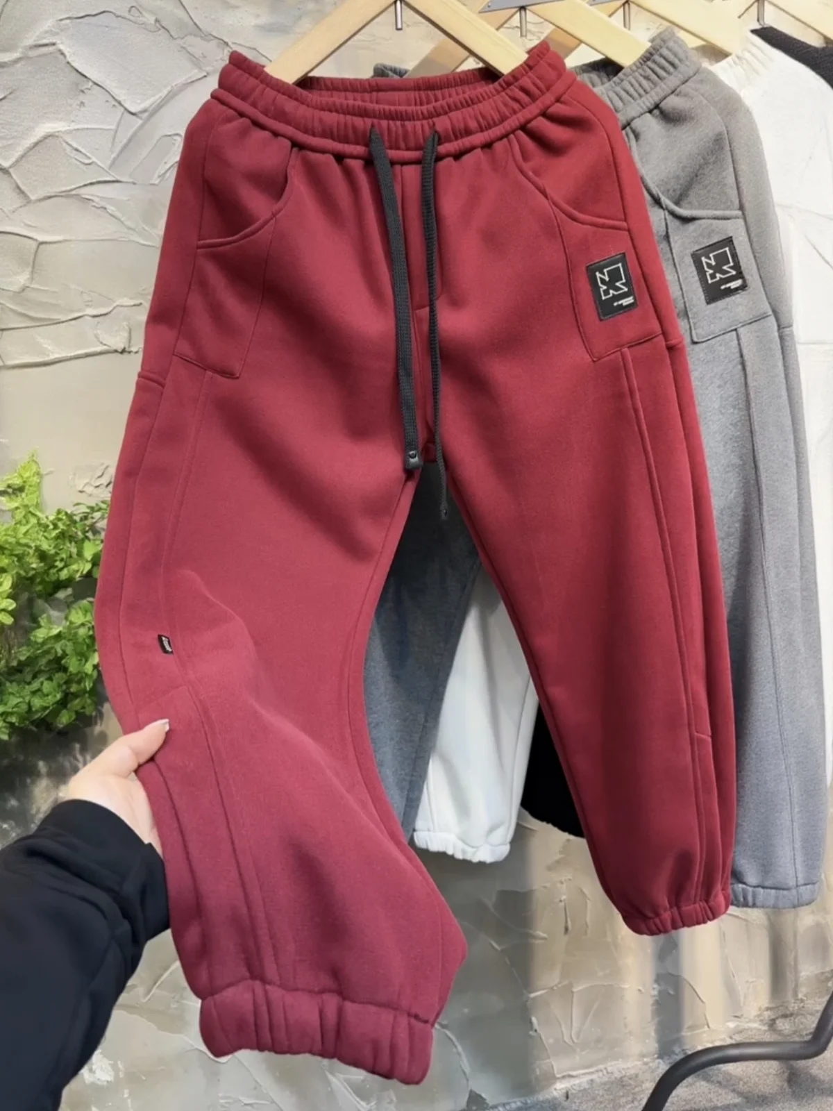 

Men's Winter Thiened Embroidered Fce Lined Cuffed Casual Pants Faionable All-Match Warmth Sports Harlan Sweatpants