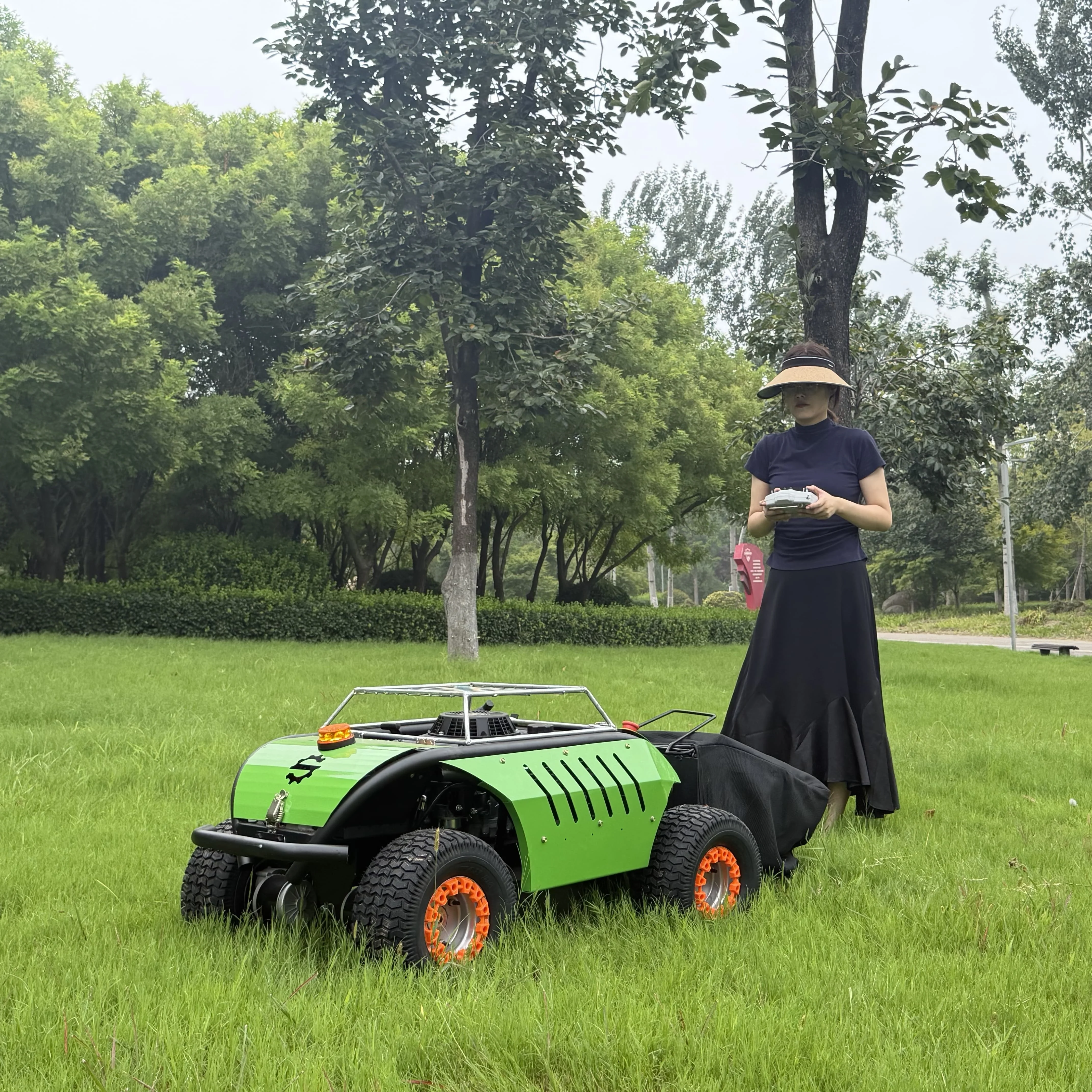 Customized Voluminous Grass Box Soft Ground Tires Stable Power MS500W Wheeled Remote Mowing Robot For Holiday Villa Yard