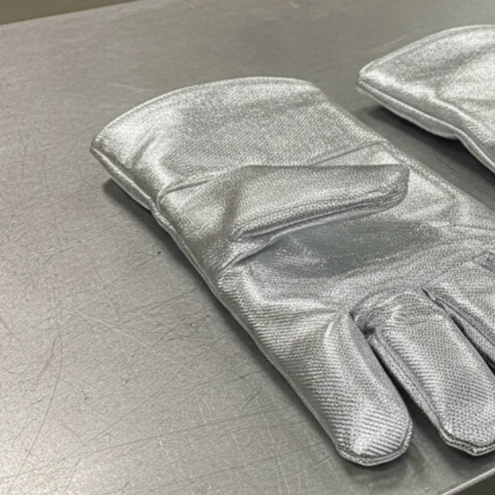 Heat Resistant Gloves High-Temperature Foundry Gloves Heavy-Duty Long-Lasting for Metalworkers, Metal Casting, Workshops