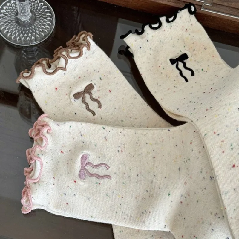 5 paires de chaussettes blanches pour femmes, ensemble de chaussettes à volants avec nœud brodé, Tube central, Coquette décontractée, bonneterie de Style coréen, automne