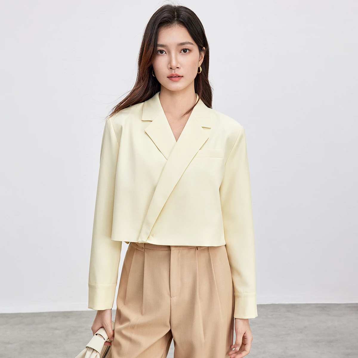 SENTUBILA Women's Cropped Blazer 2026 Spring Autumn Elegant Ladies Padded Shoulder Tailored Coat Female Clothing 151X58977X