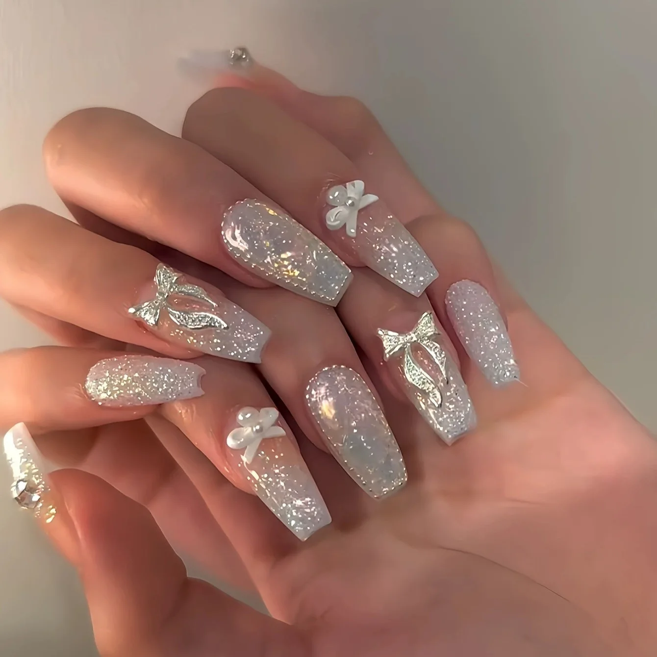 

24pcs Wearable Ballet False Nails Sets Glitter Mid-length Coffin Fake Nail Tips Bow Pearl Design Spicy Girl Decor Press on Nails