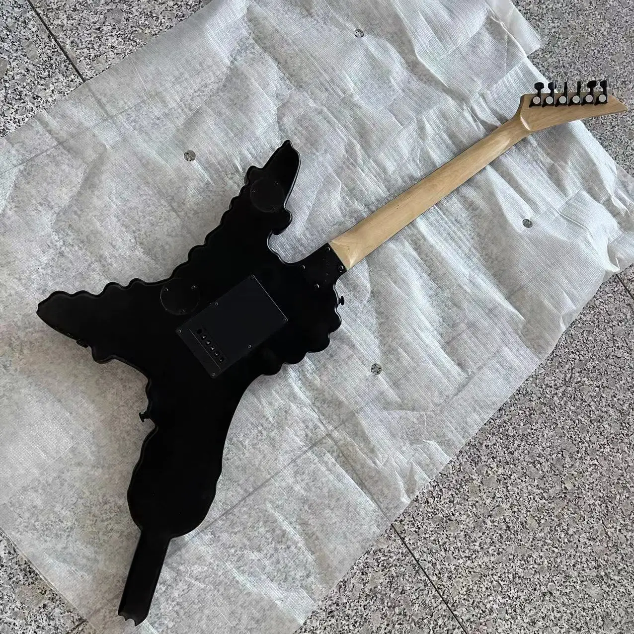 Gitarren skelett schnitzen E-Gitarre, matte Farbe Körper, Ahorn hals, Palisander Griffbrett, schwarze Hardware, fabrik realistisch p