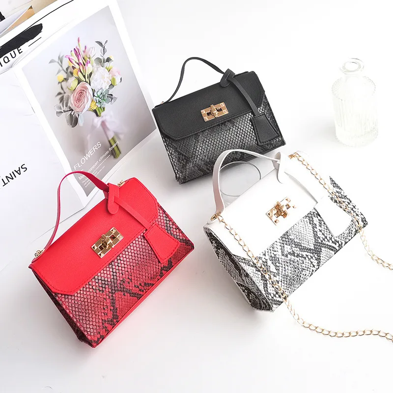 Women\'s Bag 2023 Vintage Snake Pattern Handheld One Shoulder Crossbody Bag Mobile Phone Bag Korean Version Oblique Hanging Bag