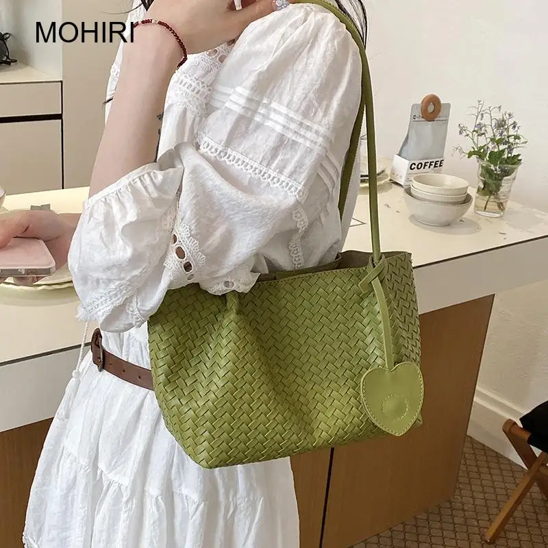 2026 Damen Kunstleder Geflochtene Unterarmtasche Elegante Lässige Schultertasche für den Sommerurlaub