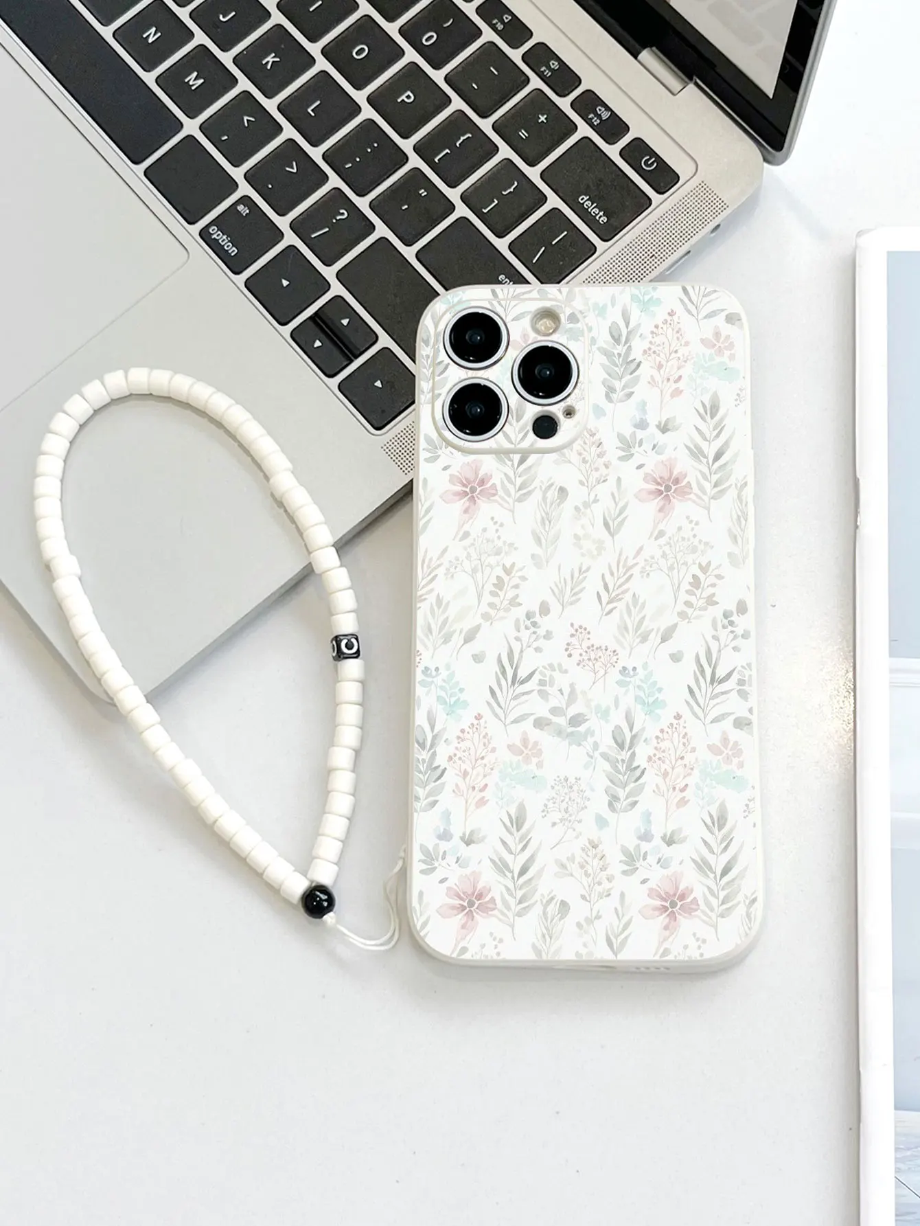 

Белый чехол для телефона из ТПУ с белой цепочкой-подвеской из бусин для iPhone 17, 16, 15, 14 Plus, 13, 12, 11 Pro Max, XR, X, S, 7, 8, SE (задняя крышка)