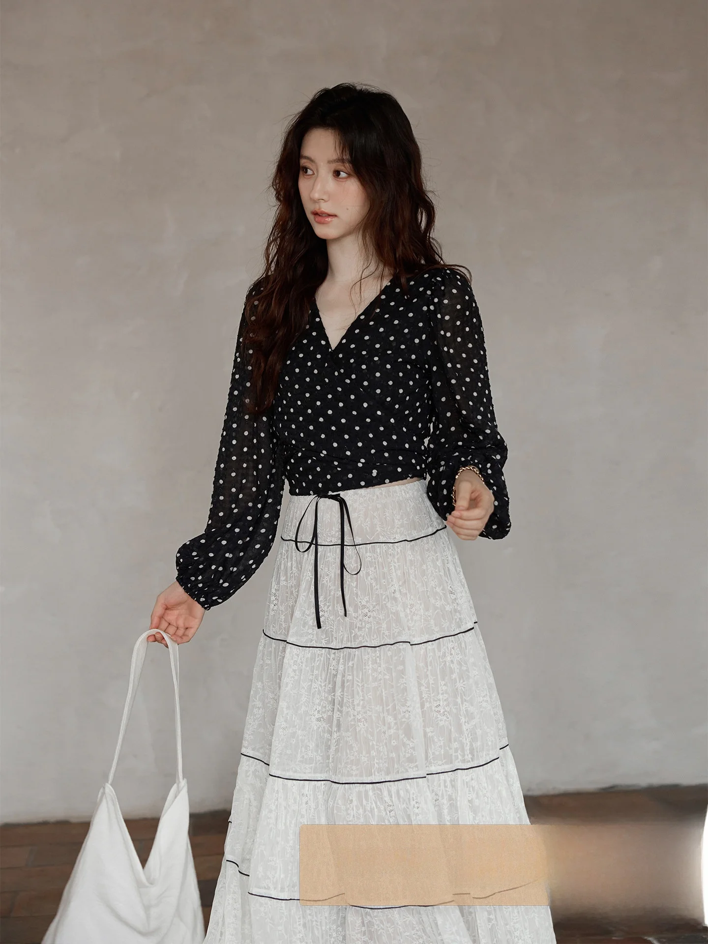

Ele Bla Polka Dot irt Spring New Arrival Korean Sle Unique Small irt Commute Sle Fitted Long Sve V-Ne Wome...