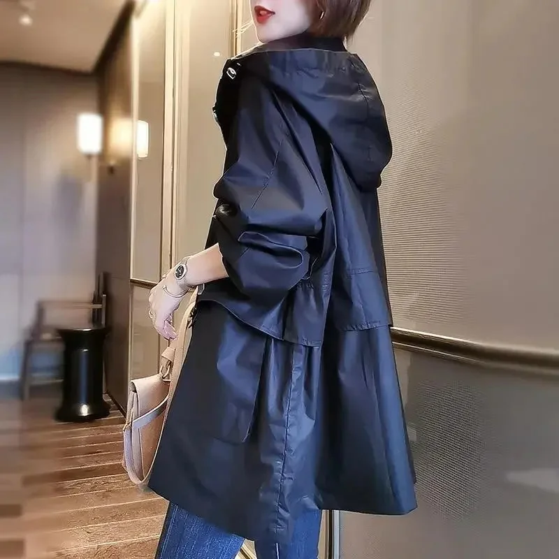 Trench coat feminino médio e longo, top coreano, lazer solto, casaco com capuz de ferramentas, moda maré, novo, primavera e outono, 2024