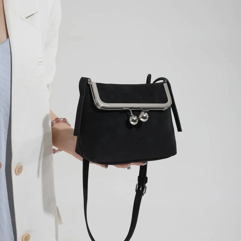 

Fashion Clip Bags for Women Shoulder Bag Frame Crossbody Bags for Women NEW Kisslock Designer Handbags and Purses Clutch NEW