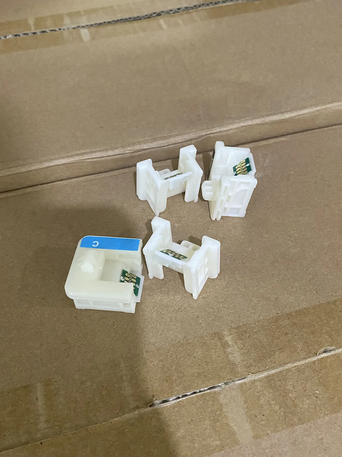 

T741X-T7414 T7411 T741X Cartridge Chip Unit For Epson SureColor F6000 F6070 F6200 F6270 F7000 F7200 F7270 F9300 Ink Tank Chip