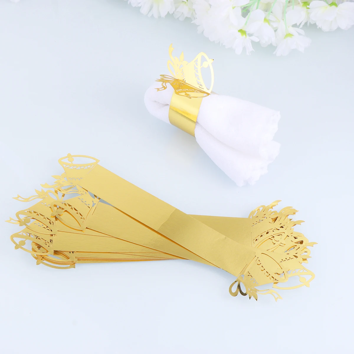 

50Pcs Christmas Napkin Rings Elegant Paper Bell Design Serviette Holders for Wedding Banquet Party Christmas Napkin Buckles