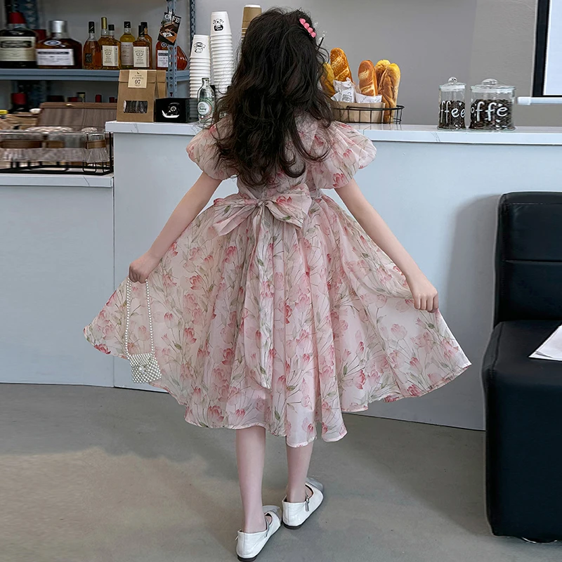 2024 new summer fashion princess dress material skin-friendly breathable young girl trend western style wear floral dress.