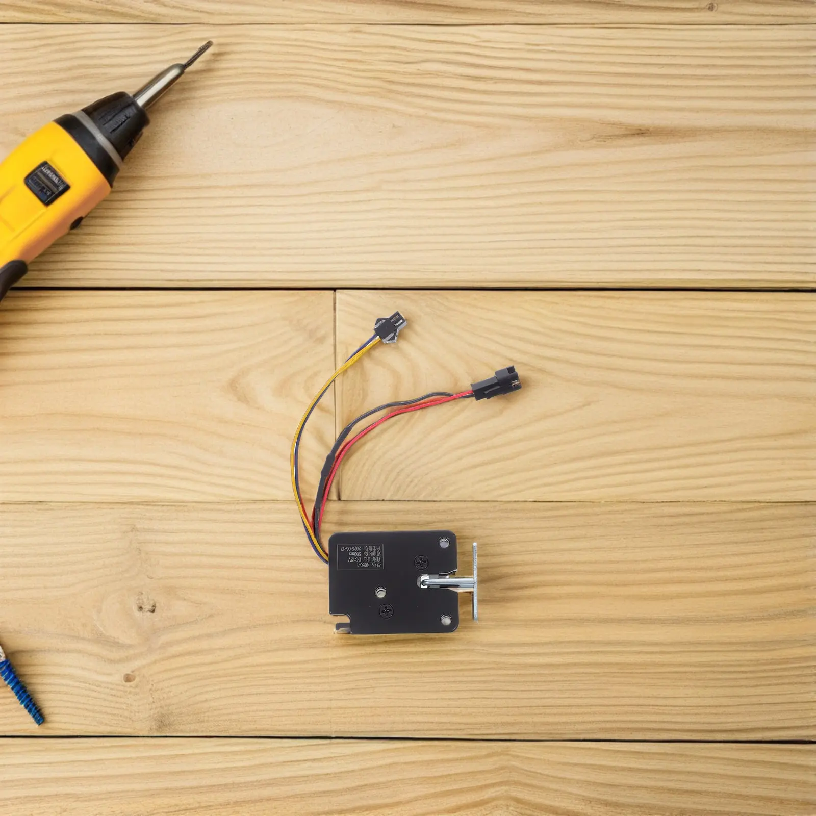 

Электронный поворотный замок: Умный водонепроницаемый электрический замок для автоматических дверей, шкафов и контроля доступа в логистических хранилищах