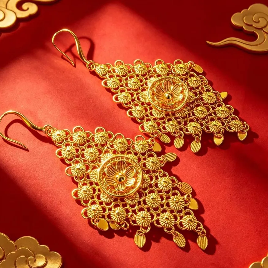 Elegant oriental floral design forms fashionable daily ornament, raw material complies with AU999 24K gold industry standard