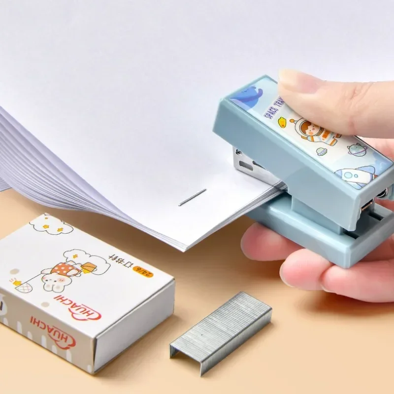 Mini Kawaii Stapler with 400pcs Staple Small Cute Cartoon Stapler Portable Stapler with Staple Student Supply Office Accessories
