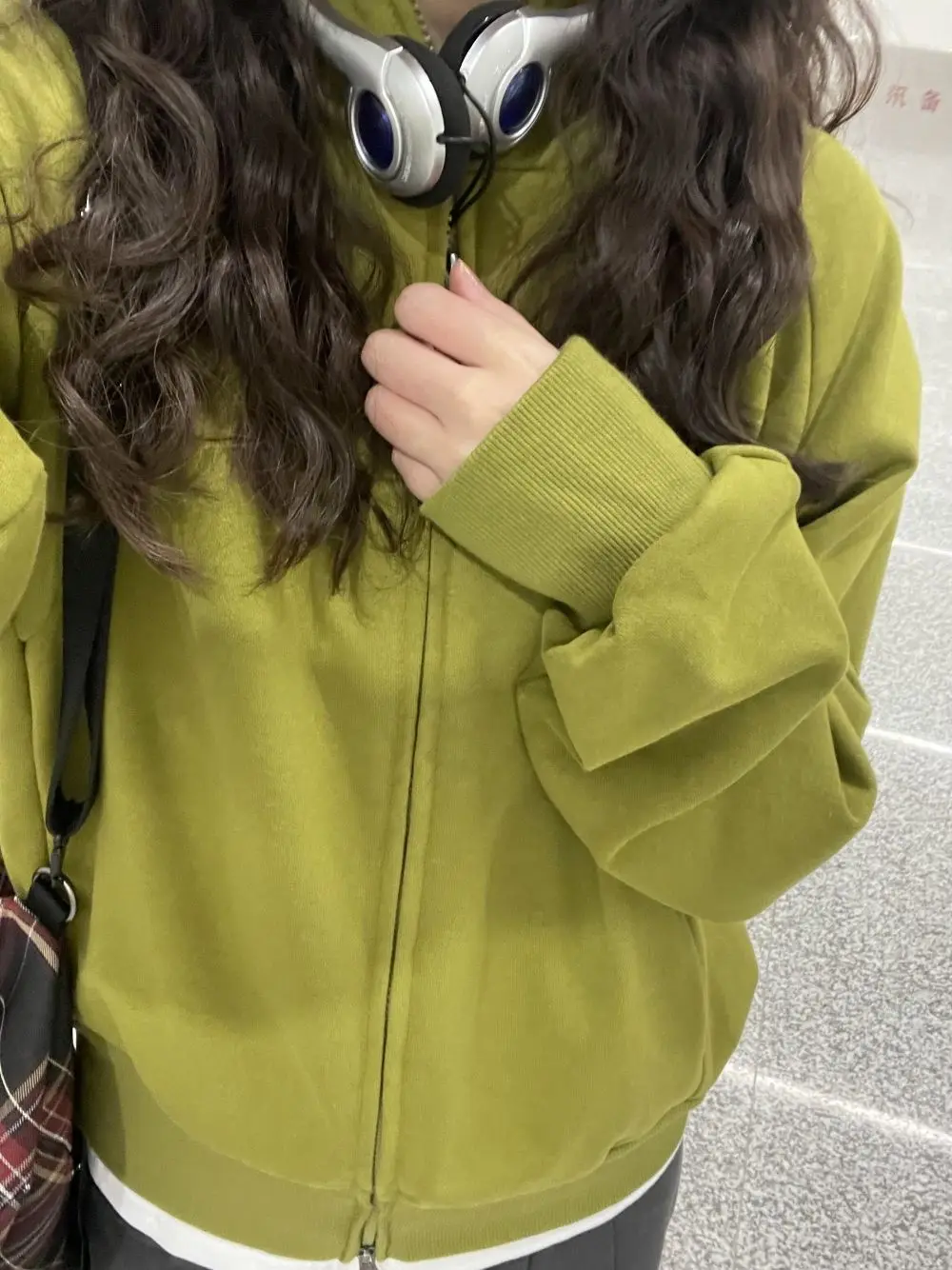 

Американская куртка, женская весна и осень 2024, новый ленивый стиль, модный бренд в стиле ретро, свободный зеленый топ на молнии с капюшоном, свитер