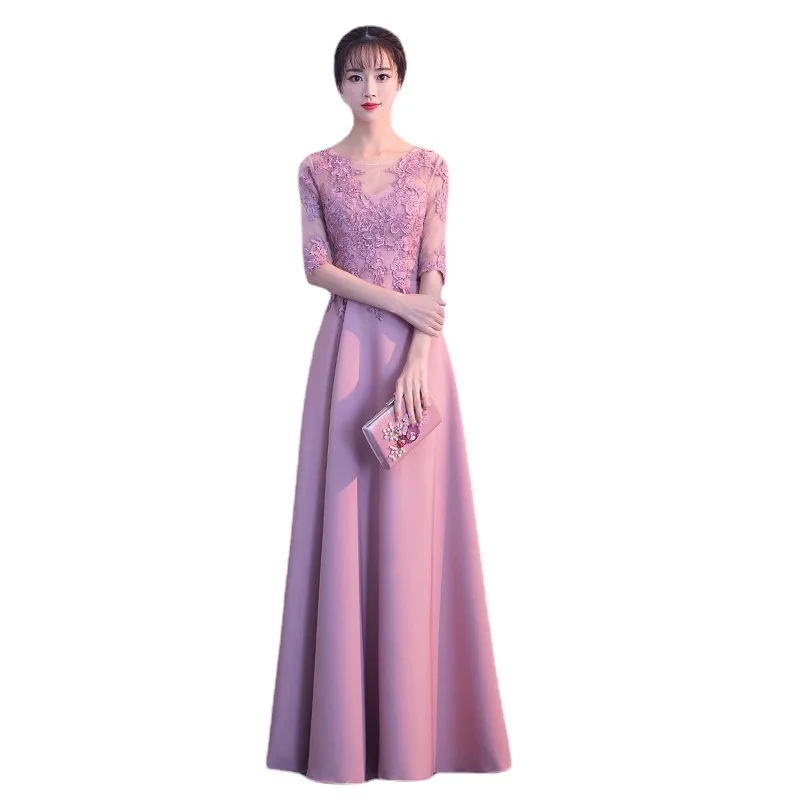 فستان كورال جديد لخريف 2025 للنساء بياقة على شكل v وأكمام طويلة أنيق طويل نمط الاجتماع السنوي فستان المضيف فستان خفيف أنيق