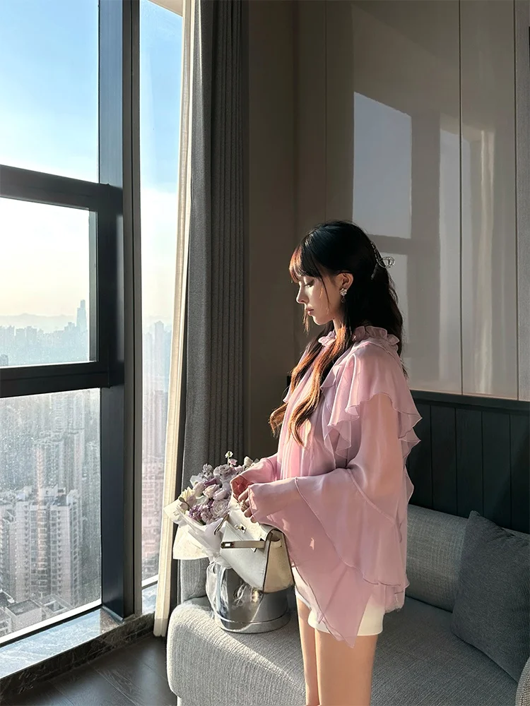 

Комплект из двух предметов: топ Roselyn Pinki из фиолетового шифона с рюшами и шелковая майка-корсет для женщин