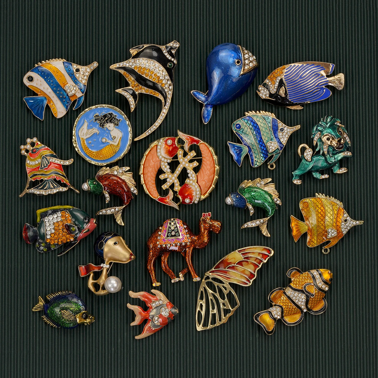 Vintage Women Animal Insect Classic Enamel Crystal Badges Brooches Fashion Retro Fish Butterfly Buckle Lapel Pins Clothing Pin