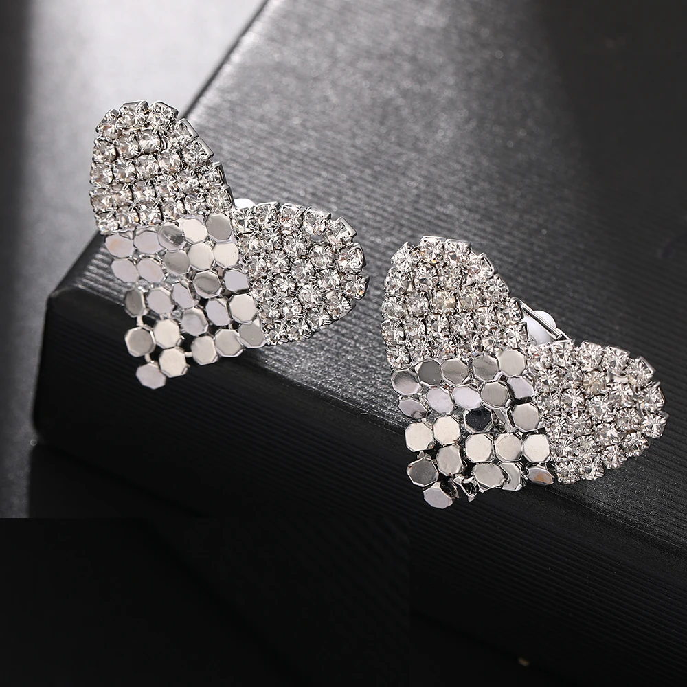 New Sweet Love Clip on Earrings for Women Creative Temperament Light Luxury Earrings Wholesale