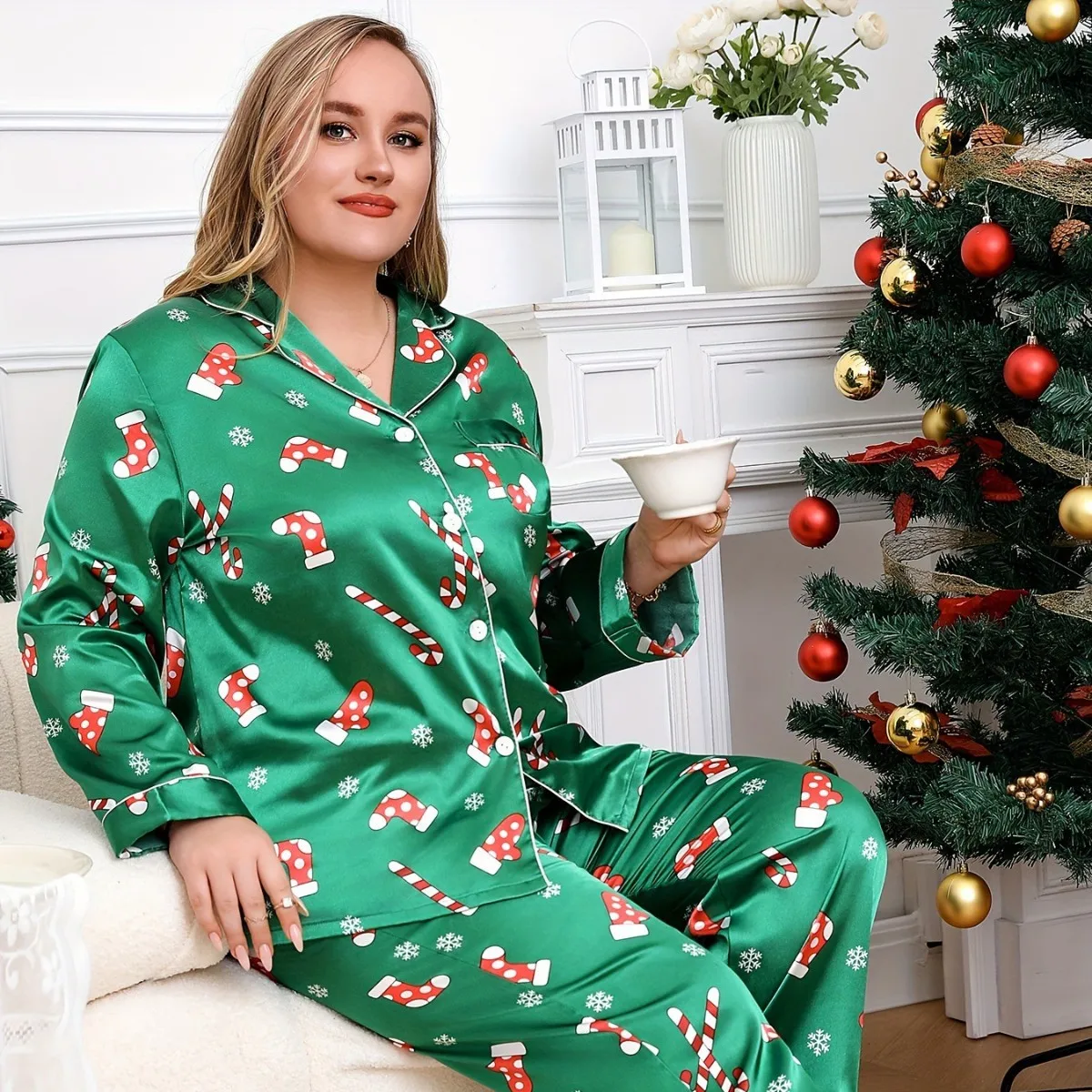

2025 Autumn/Winter Plus Size Women's Christmas Gloves and Socks Printed Long-Sleeved Pants Pajama Set