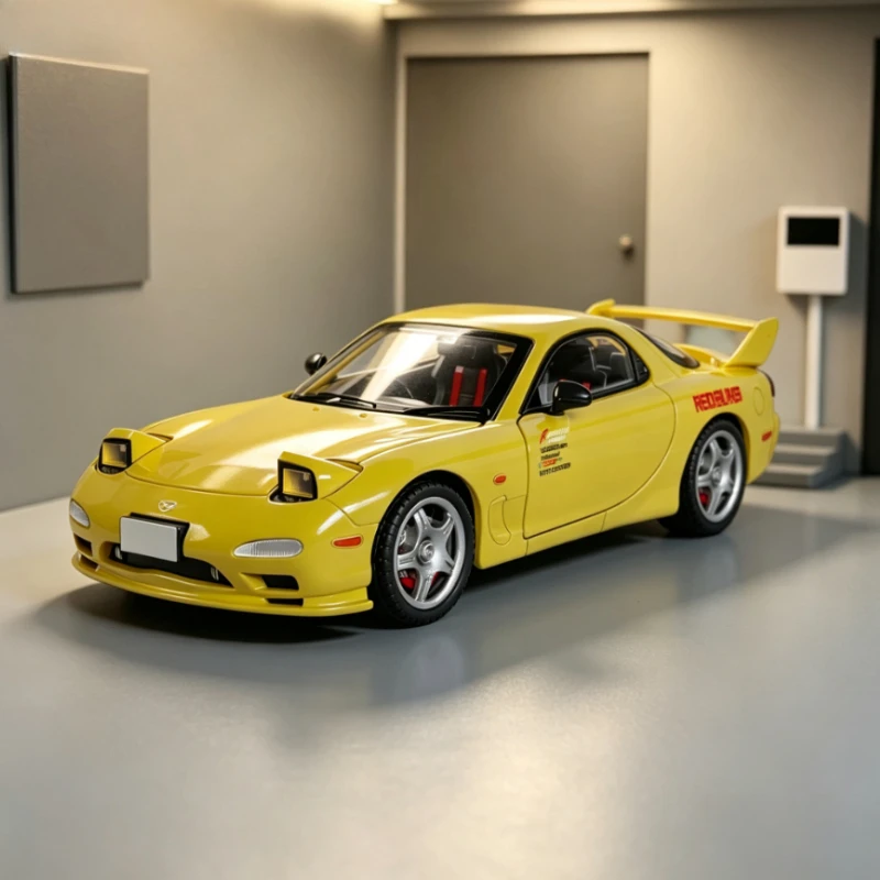 1:28 Alloy-Diecast-RX7-Vintage-Sportwagen mit sanftem Rückziehmechanismus, lebendigem Sound und Licht, Miniatur-Regaldekoration, nostalgisches Geschenk für Sammler.