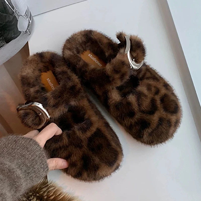 

Леопардовые пушистые тапочки, женская обувь на плоской подошве, повседневная обувь с открытой пяткой, зимние кроссовки 2025 года, удобные шлепанцы, спортивные прогулочные туфли Zapatos