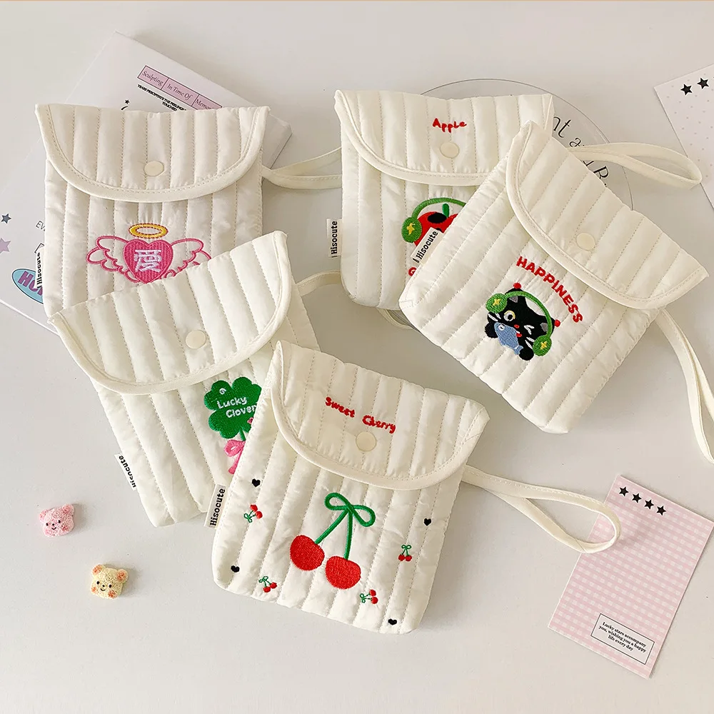 كريمي أربع أوراق البرسيم وسادة صحية الحقيبة لطيف الفتيات المحمولة حقيبة الحيض طالب الجمالية ماكياج المنظم