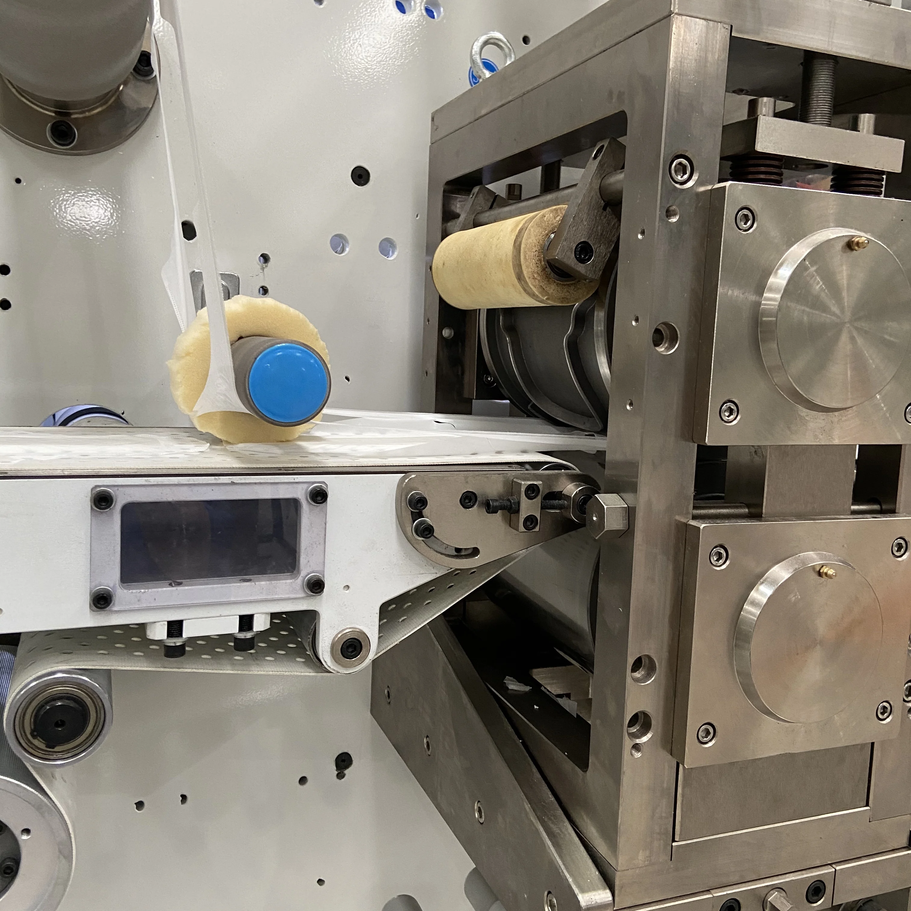 YG Manufacturer Sanitary Pad Banane Ki Machine In South Africa For Women Sanitary Napkin Machine Pad Production Line